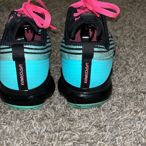 Nike Air Vapormax Flyknit 3 South Beach Big Kid Sneakers - Picture 5 of 11